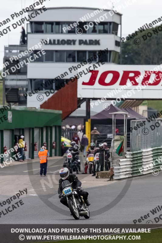 Vintage motorcycle club;eventdigitalimages;mallory park;mallory park trackday photographs;no limits trackdays;peter wileman photography;trackday digital images;trackday photos;vmcc festival 1000 bikes photographs